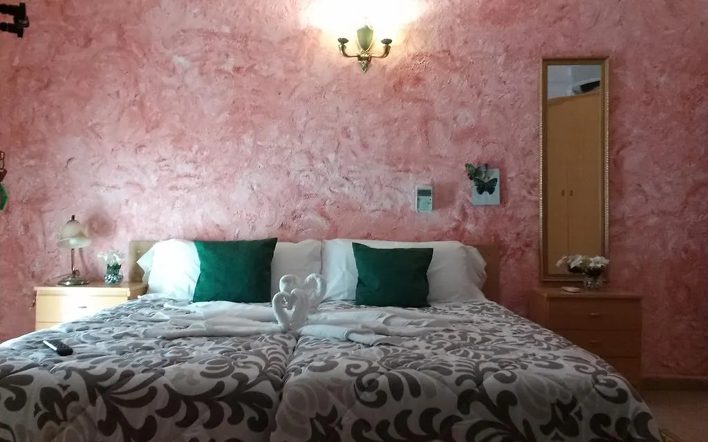 Hostal El Patio 알하우린데라토레 0*,
