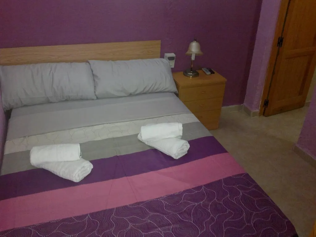 Hostal El Patio 알하우린데라토레 0*,